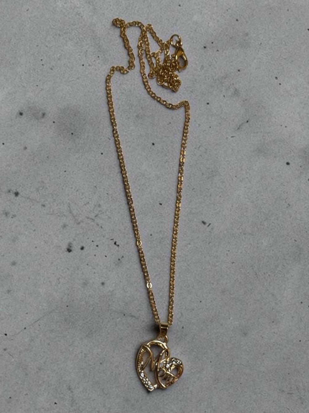 🫶🏻 Mom Gold Tone Heart Pendant Necklace with Sparkling Crystal Accent